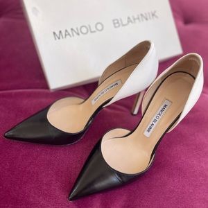 Shoes pumps heels Manolo Blahnik size 8, European 38, black and white